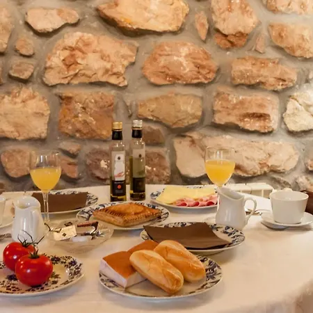 בית כפרי Casona De La Salceda
